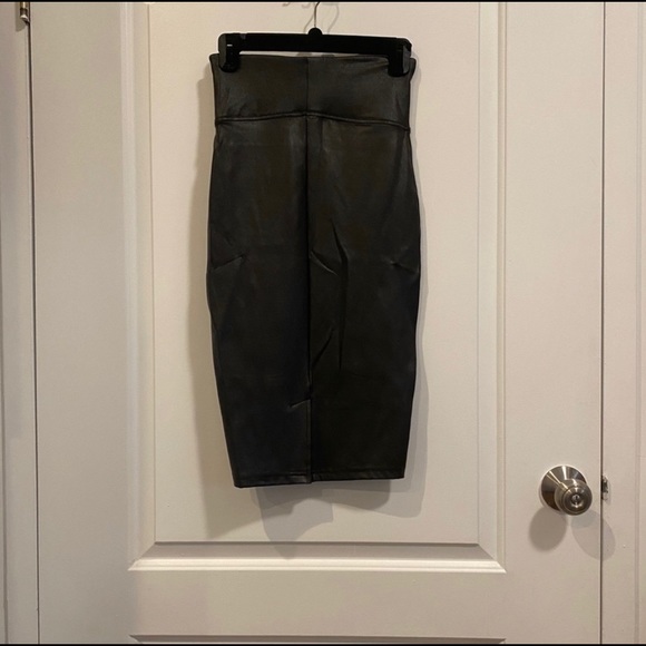 Spanx Faux Leather Pencil Skirt - Picture 6 of 6